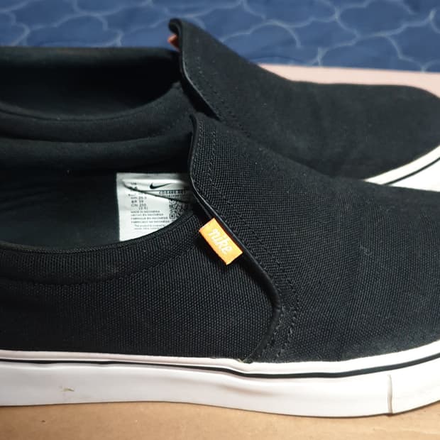 나이키 코트로얄 AC 슬립온 블랙 (255)