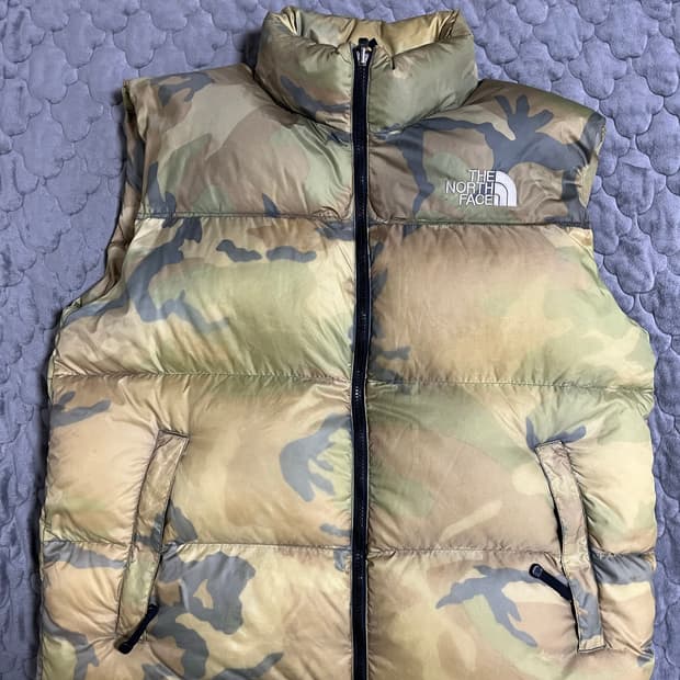 노스페이스 700 중앙로고 카모 패딩 조끼 베스트 XL