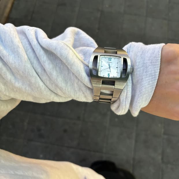 디젤 아카이브 시계