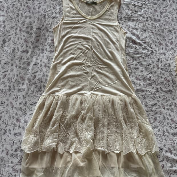 SLEEVELESS LAYERED DRESS