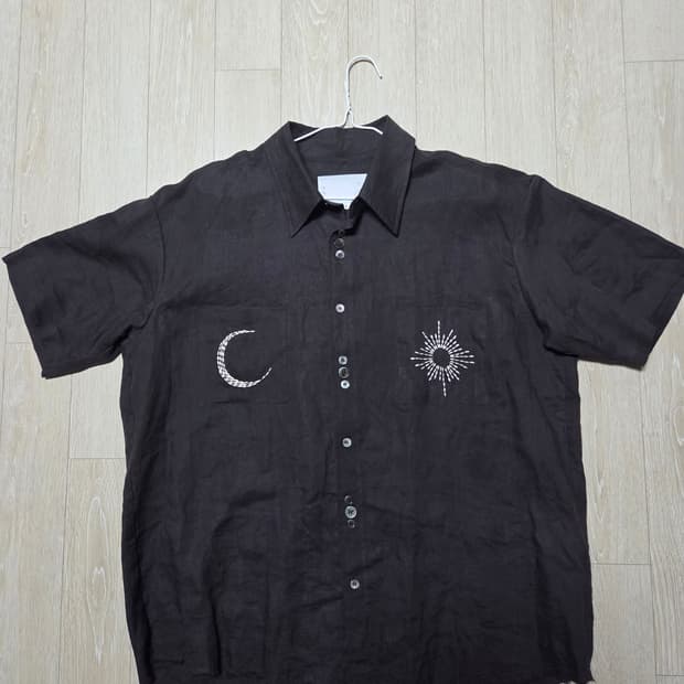 Sun&Moon Embroidery Shirt (Maroon)