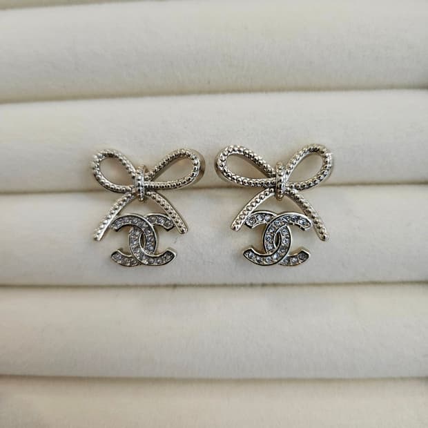 샤넬 샴페인골드 리본 CC로고 귀걸이 업사이클링