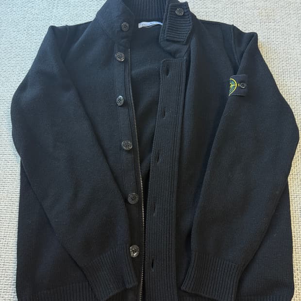 백화점판/신형 스톤아일랜드 니트집업 가디건 블랙 xl
