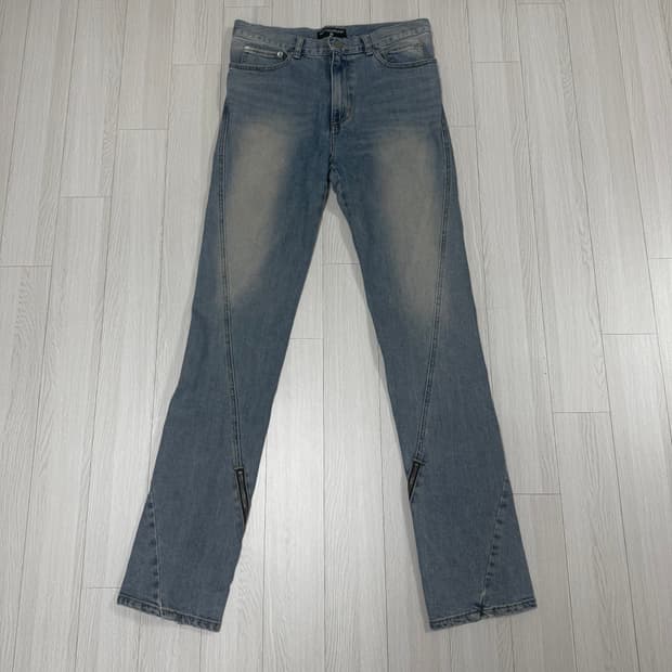 넥스트도어립스 트위스트 지퍼 데님팬츠