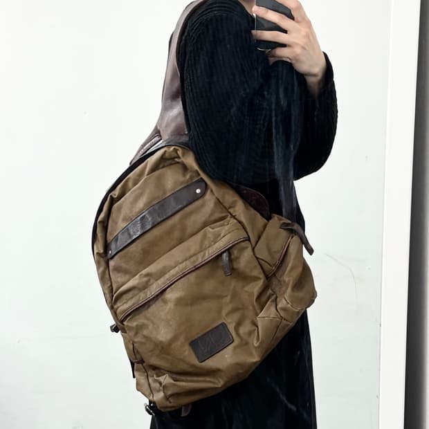 캘빈클라인 카우레더 백팩