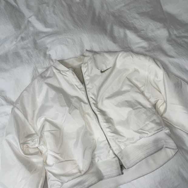 나이키 리버시블 붐버 퍼 자켓 아이보리