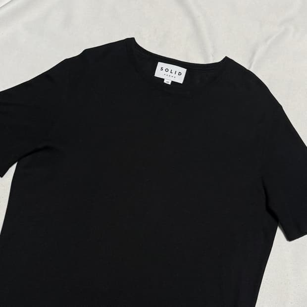 105 솔리드옴므 블랙 반팔 니트