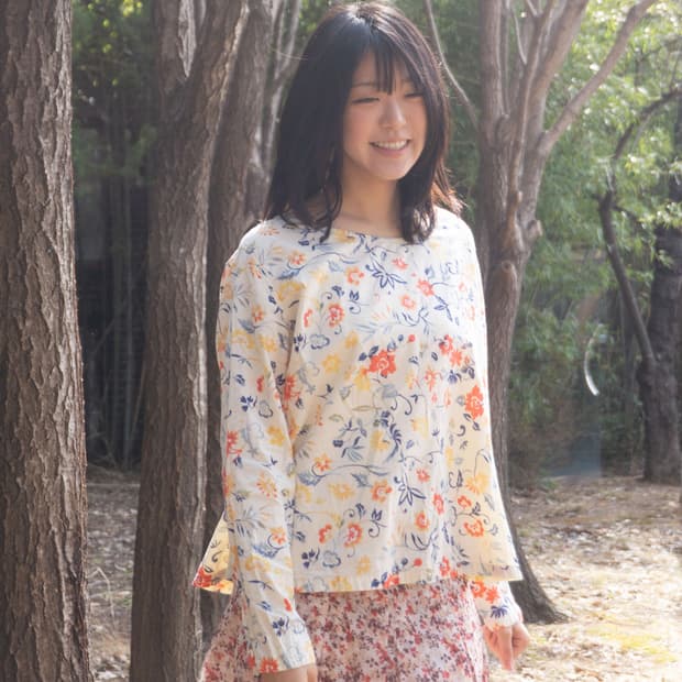 봄꽃 정원 티셔츠