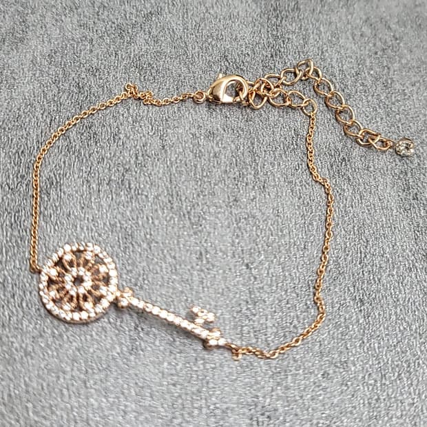 key pedant bracelet