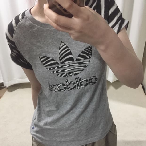 아디다스 호피 레오파드 그레이 빅로고 반팔 티셔츠