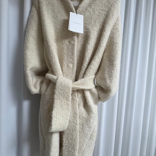 드래곤블루스 텍스처드 노카라 니트코트