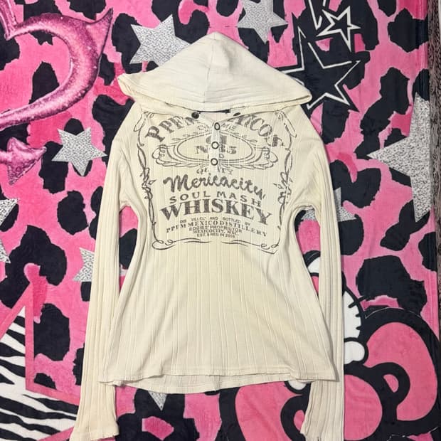 Grunge damage eyelet hood long sleeve