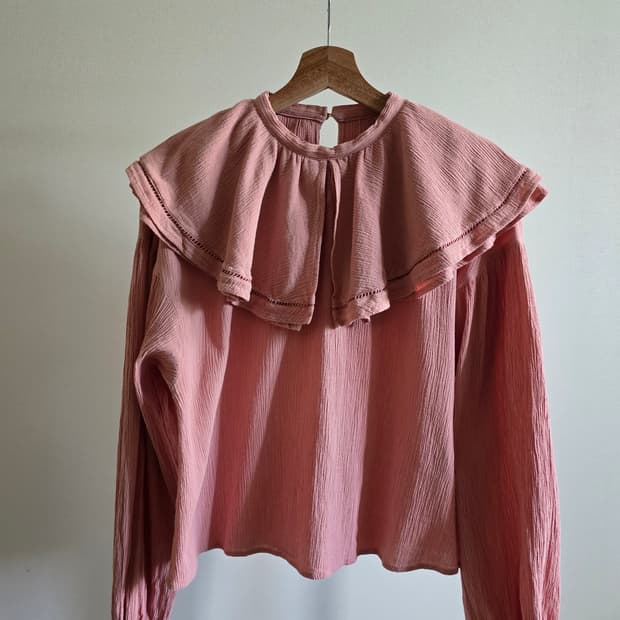 ungrid 빅카라 이중 러플 블라우스