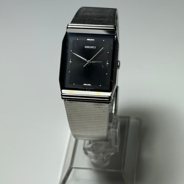 SEIKO  quartz square