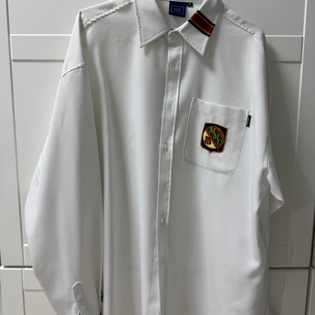 로맨틱크라운 화이트 셔츠