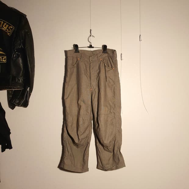 The letters 3d detail pants
