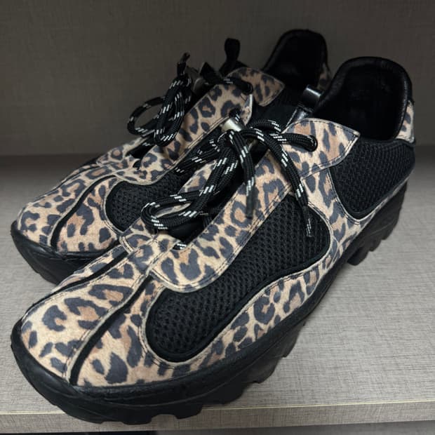 데베시용 DV HIkE TRACKERS 05