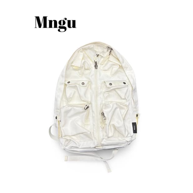 MNGU 화이트 포켓 백팩