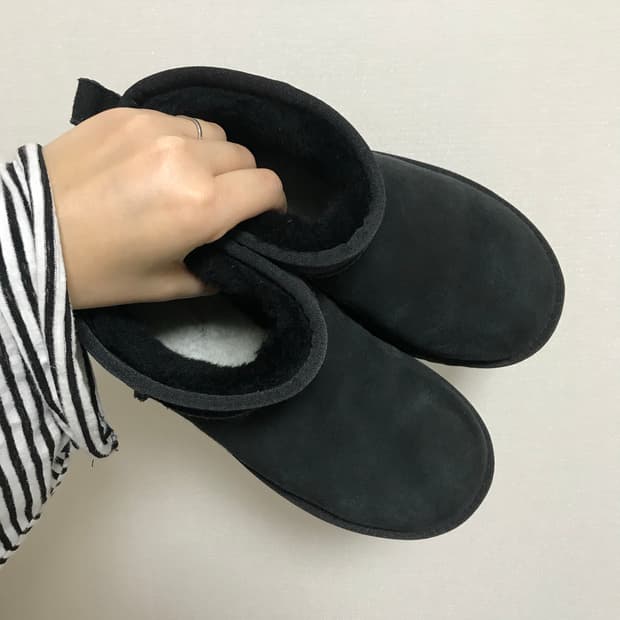 어그 울트라미니 플랫폼 블랙 4cm 7L 235