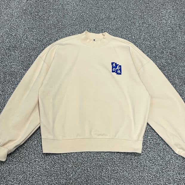 아더에러 레터링 아이보리색 맨투맨