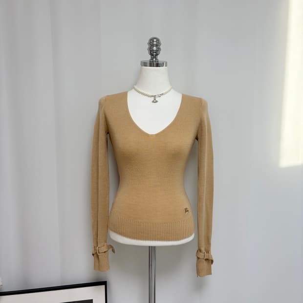 버버리 블루라벨 브이넥 니트 베이지