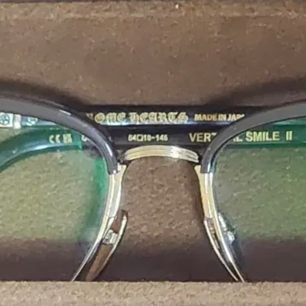 크롬하츠 버티컬스마일 골드 브라운