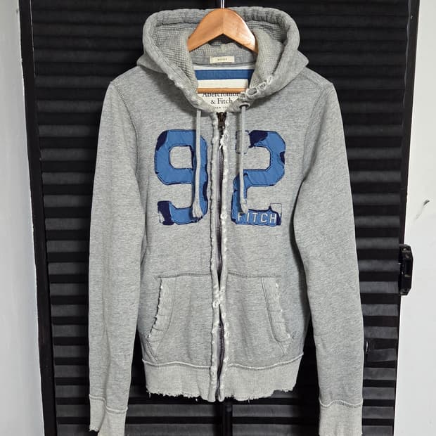 [아베크롬비 앤 피치] 아플리케 디스트로이드 후드집업 | 00178