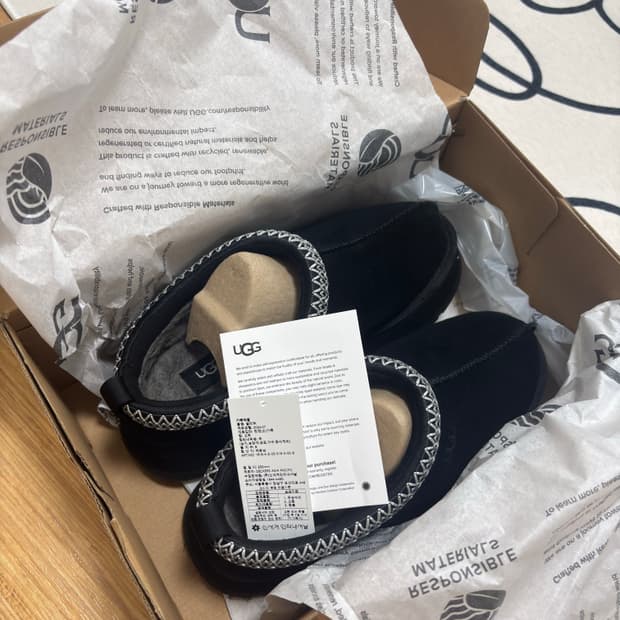 어그UGG 스티치 칼라 플랫폼 슬리퍼 블랙 250