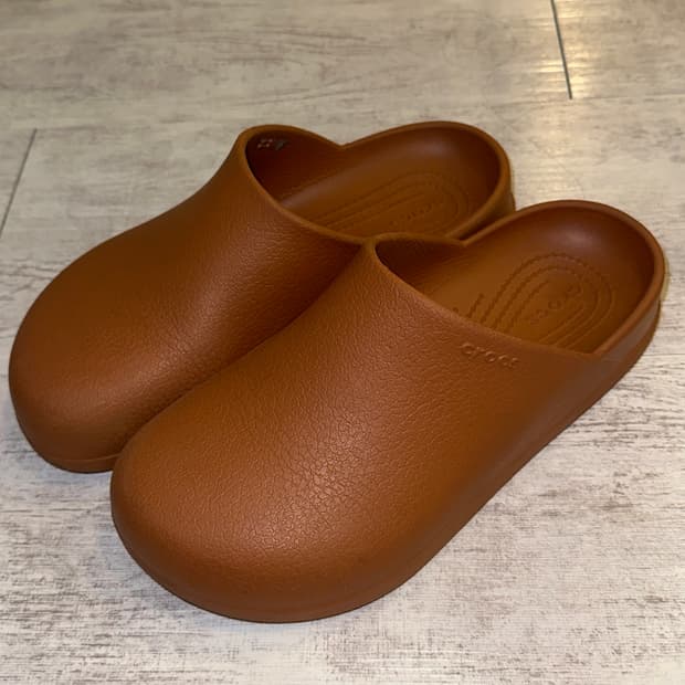 크록스 남여공용 딜런 클로그 코냑 m6 (250)