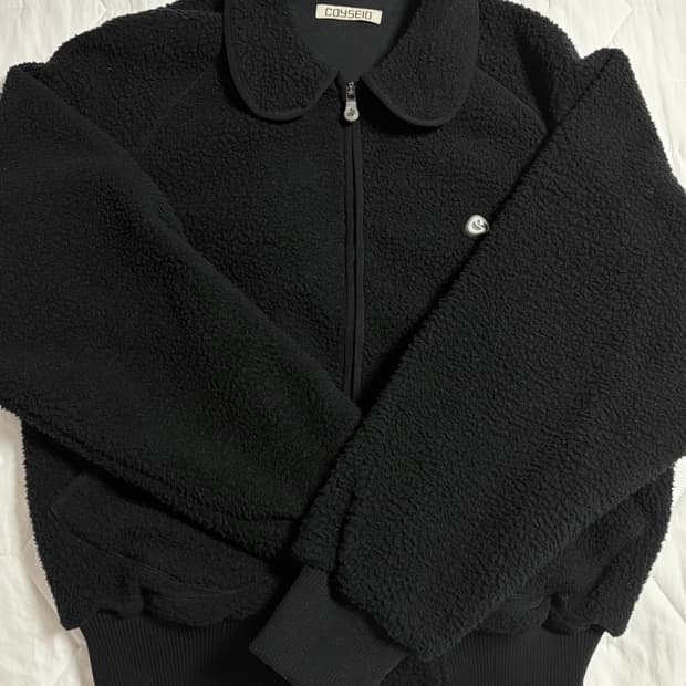 코이세이오 라운드 칼라 플리스 자켓 블랙