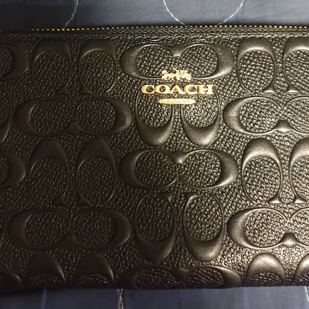 COACH 코치 엠보 모노그램 금장로고 집업 카드 중지갑 블랙