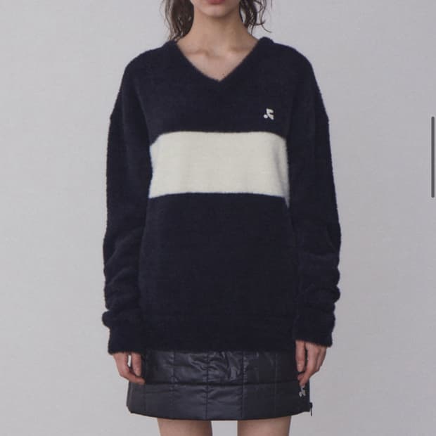 RR V-NECK HAIRY KNIT TOP BLACK