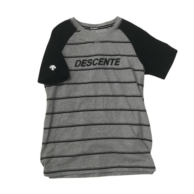 데상트 반팔 T