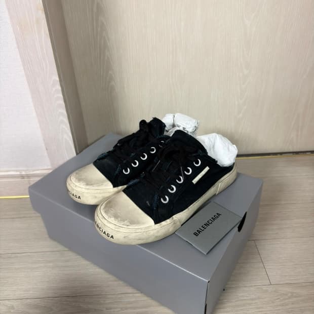 발렌시아가 파리스 스니커즈