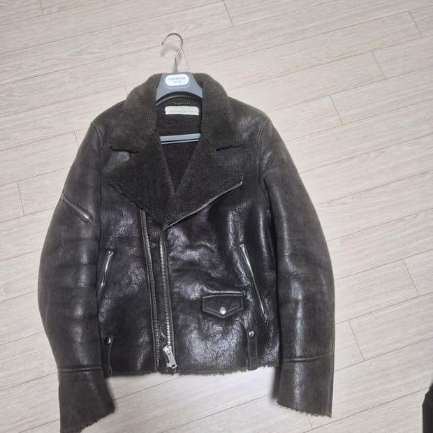 Golden goose 무스탕