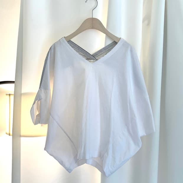 V neck raglan back twist t-shirts