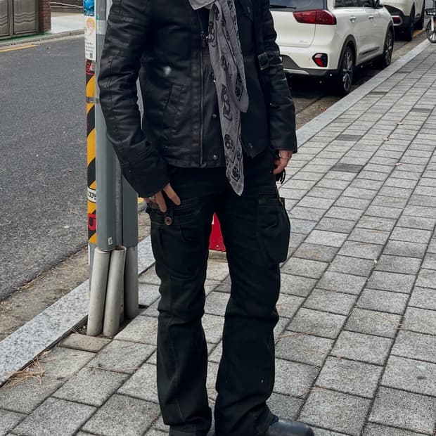 알마니익스체인지 사선 하이넥 코팅자켓