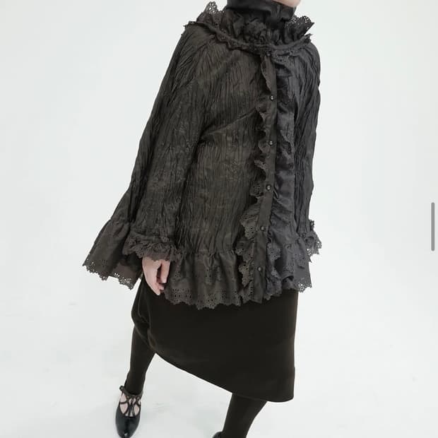 Eonts 에옹쓰 토넬 펀칭 블라우스 블랙