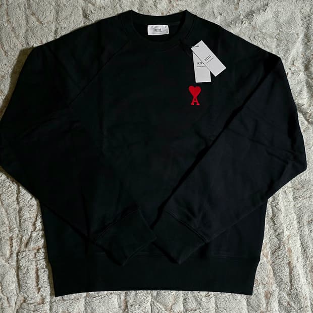 24fw 아미 스몰하트 맨투맨 티셔츠
블랙 색상 XL사이즈(국내105)