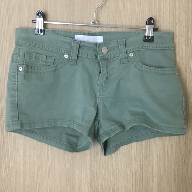 Mint levi’s shorts