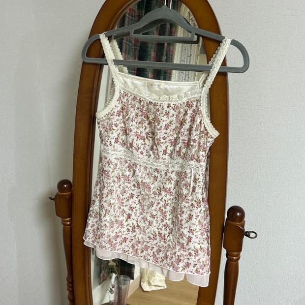 플라워 레이스 슬리브리스