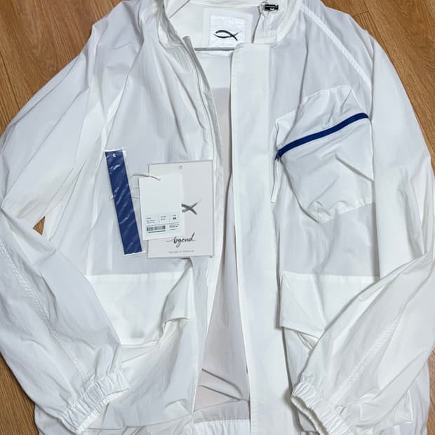 비젠드 화이트 포켓 밴딩 브레이커 자켓