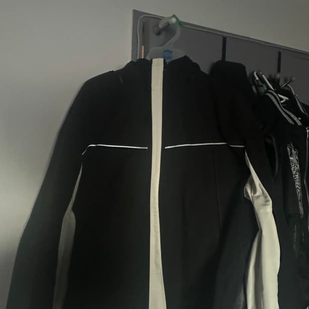 어나더유스 윈드브레이커 바람막이