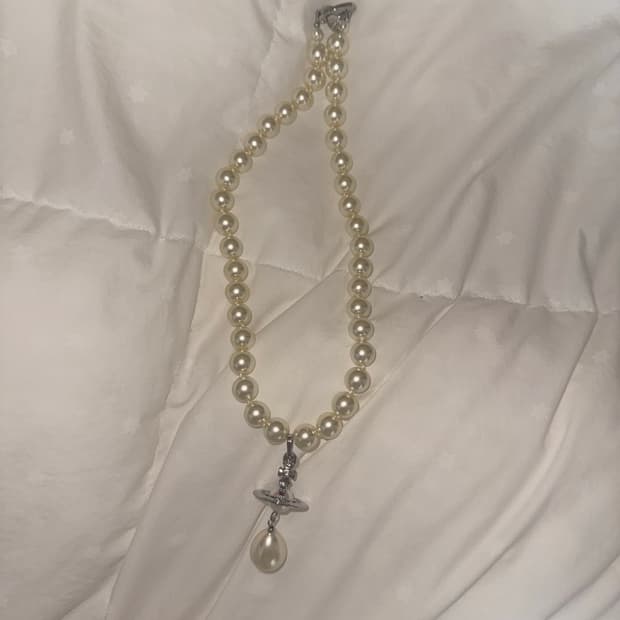 비비안웨스트우드 진주 목걸이 판매합니다