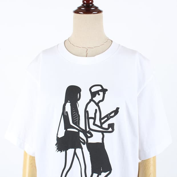 유니클로 줄리안오피 커플 캐릭터 일러스트 그래픽 프린팅 프린트 반팔티셔츠