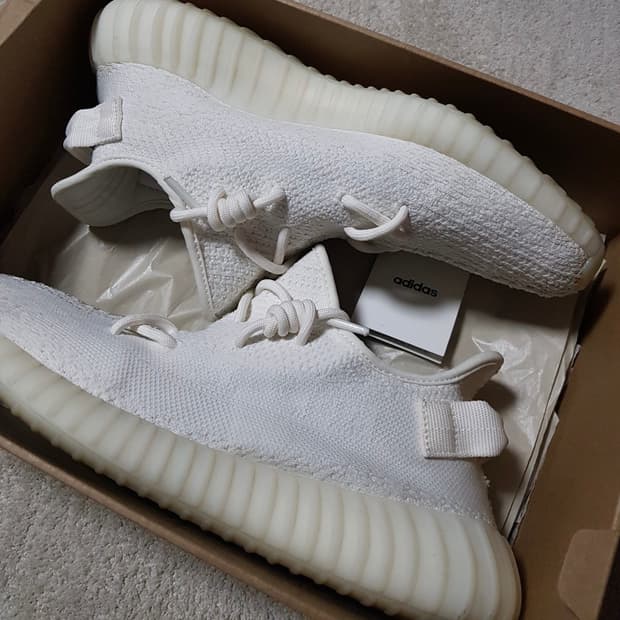 이지부스트 350 v2 트리플화이트