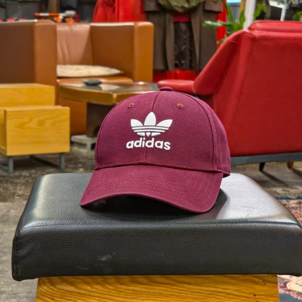 아디다스 볼캡 버건디 모자