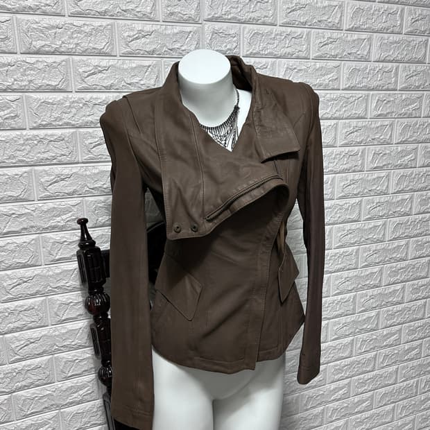 하이넥 드레이프 레더 패널 자켓