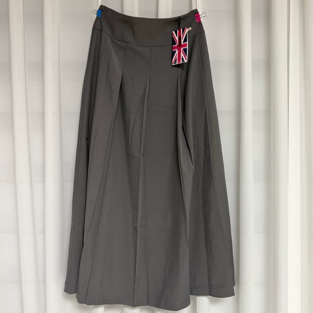 [미치코런던 코시노] SIDE SLIT PLEATS SKIRT GREY