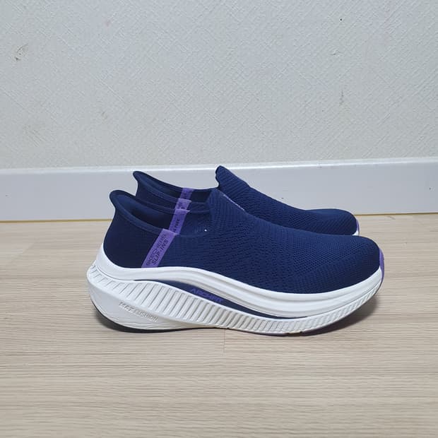 스케쳐스 맥스쿠셔닝 아치핏 슬립온 235